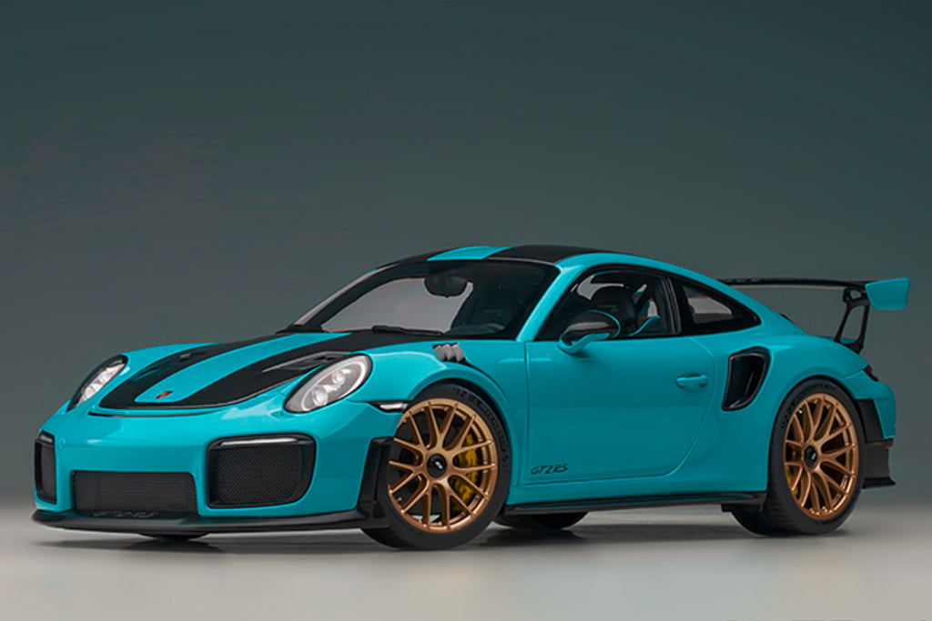 Porsche 911 GT2RS Weissach Package (991.2) | 1:18 Scale Car