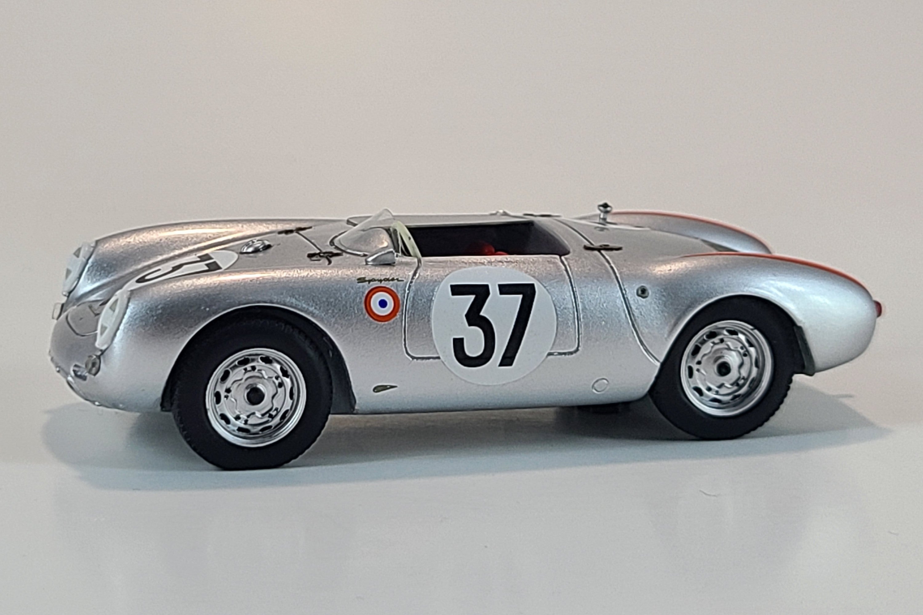 Porsche 550 RS Spyder (1955 Le Mans) | 1:43 Scale Model Car by Spark | Front Quarter