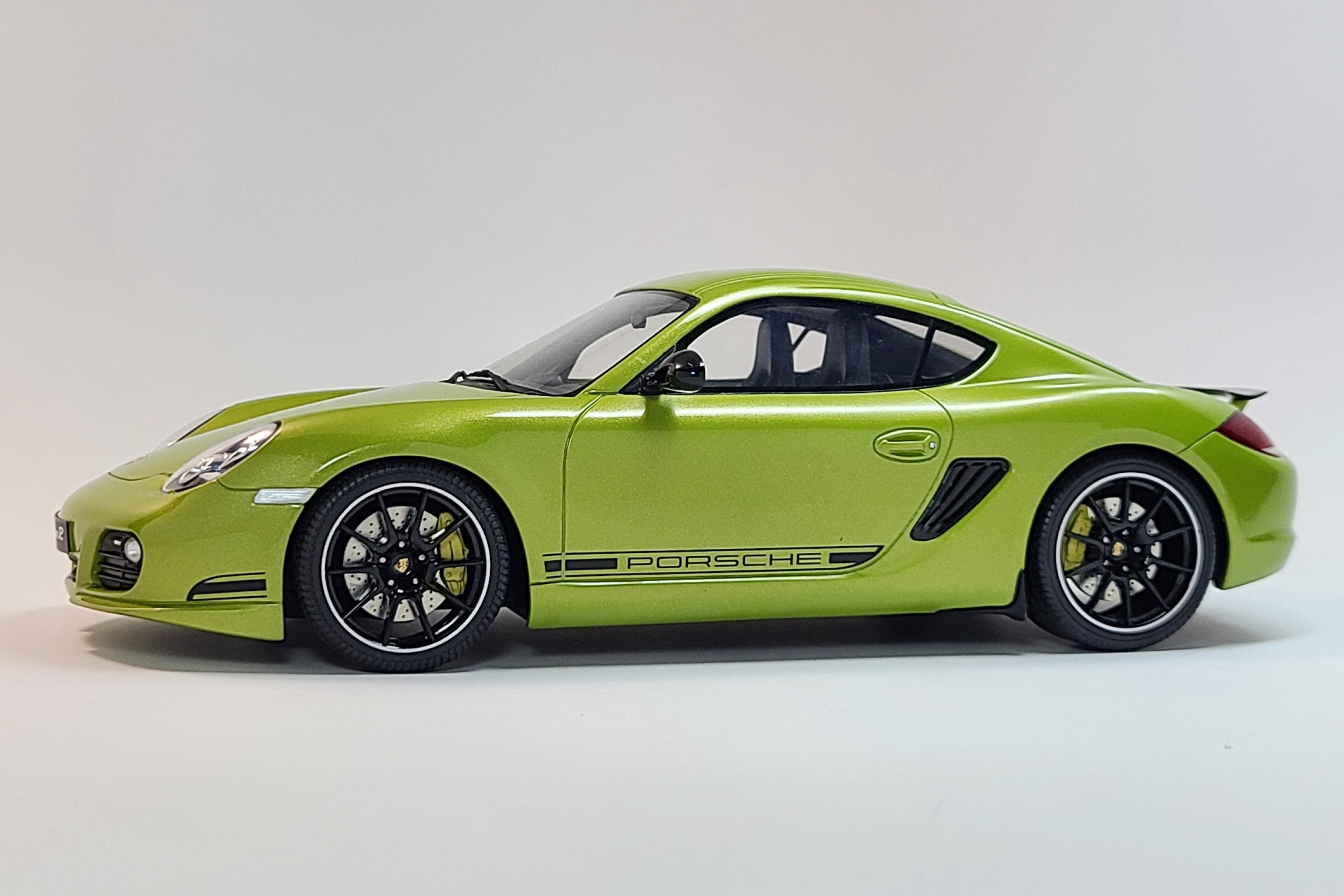 Porsche Cayman R (2012) | 1:18 Scale Model Car by GT Spirit | Front Quarter