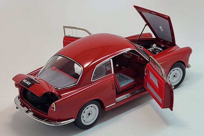 Alfa Romeo Giulietta Sprint Veloce Lightweight (1956) | 1:18 Scale Diecast Model Car by Kyosho | Opening Parts