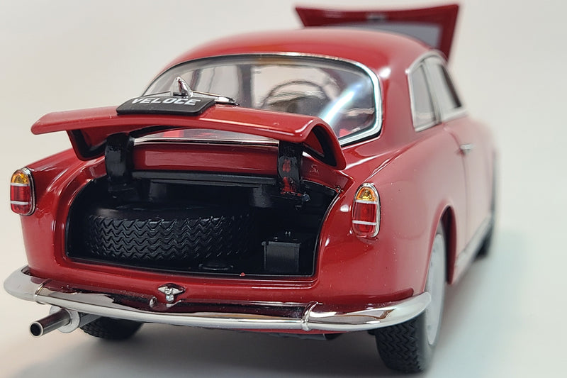 Alfa Romeo Giulietta Sprint Veloce Lightweight (1956) | 1:18 Scale Diecast Model Car by Kyosho | Trunk Detail