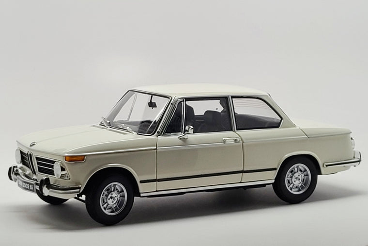 BMW 2002tii (1972) - 1:18 Scale Diecast Model Car by Kyosho