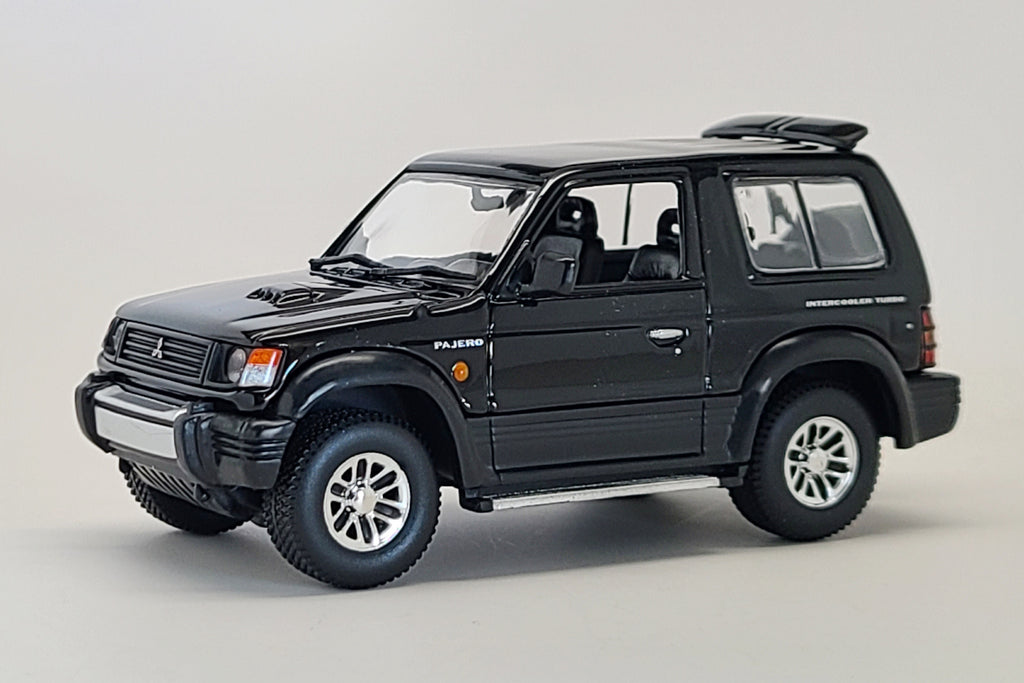 Mitsubishi Pajero SWB (1998) - 1:43 Scale Diecast Model Car by Maxichamps